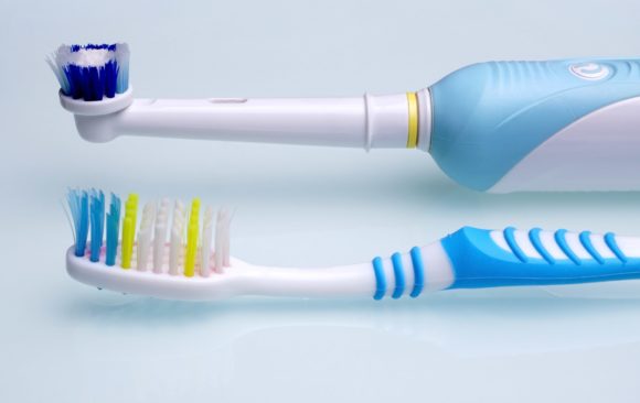 Is It Better to Use an Electric or a Manual Toothbrush?